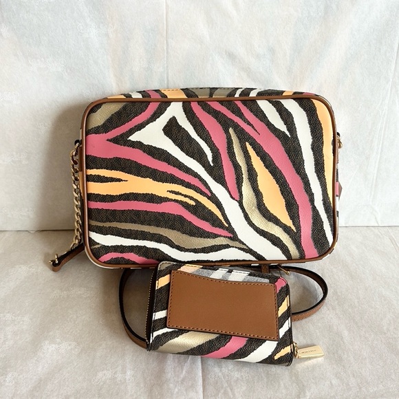 ✅SALE❤️‍🔥🆕Michael Kors Set🎁 - Picture 2 of 7